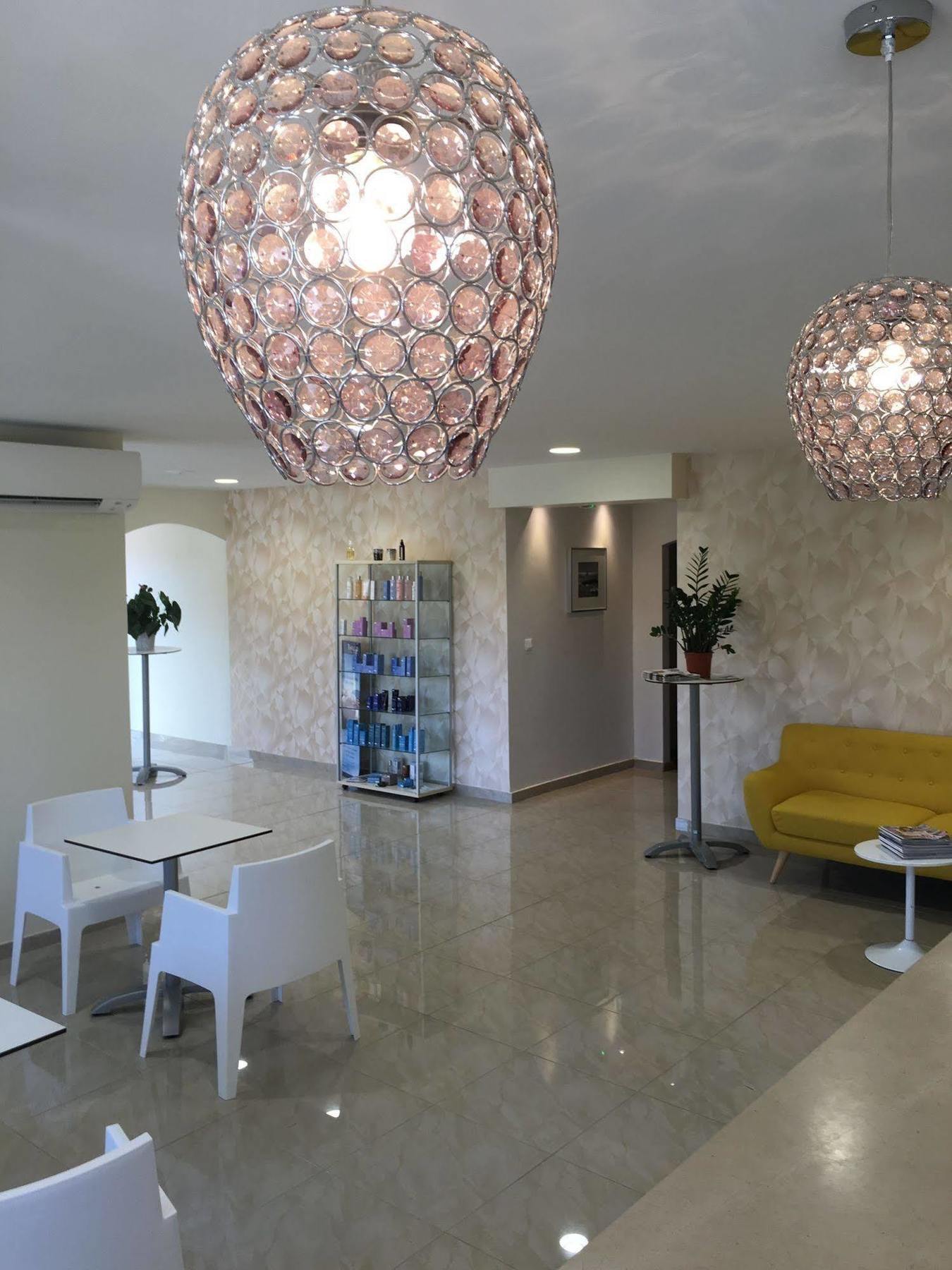 Appart'Hotel Et Chambres Essentiel Spa Αρλ Εξωτερικό φωτογραφία